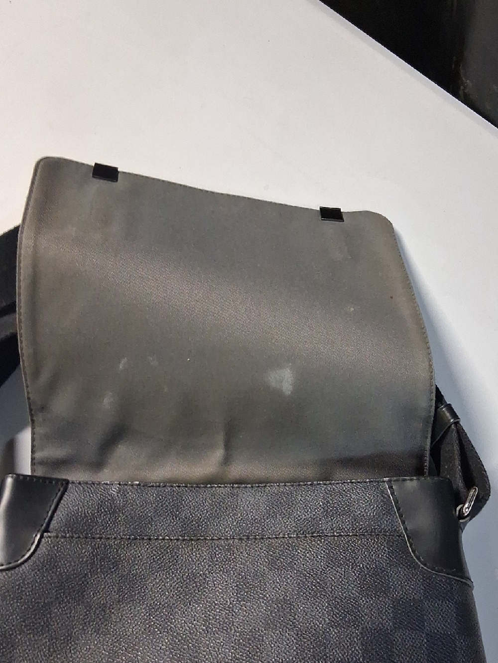 Louis Vuitton District Messenger PM Damier Graphite - Picture 7 of 9